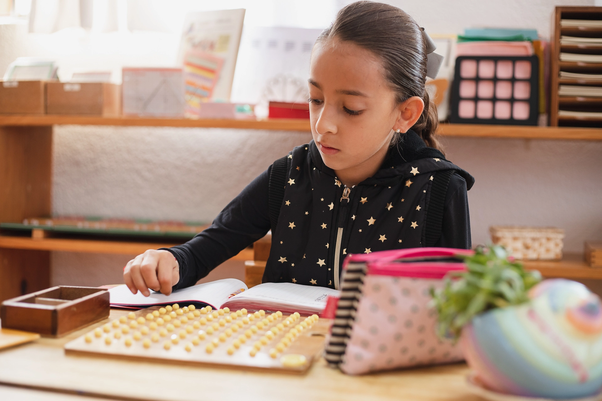 Niños escuela montessori